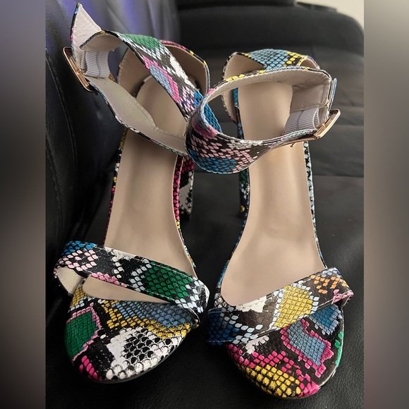 ChicMe: Women’s Snakeskin Print Ankle Buckled Chunky Heels: Size 11 - Picture 2 of 6